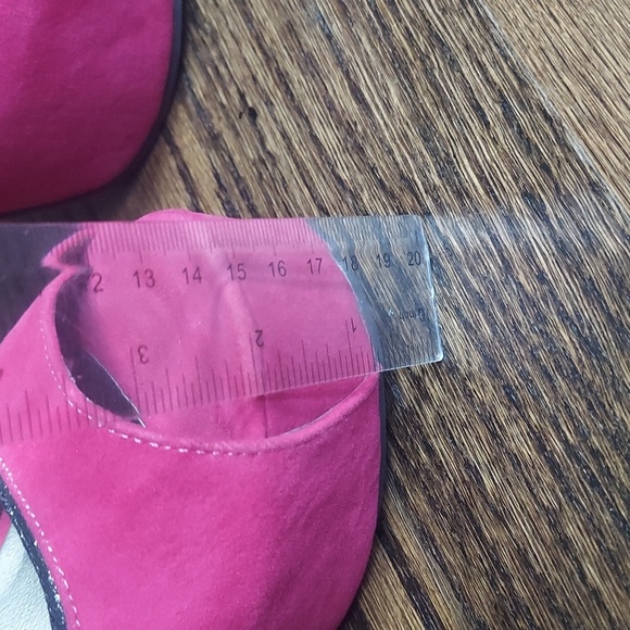 Michael Antonio Women's Keona - Hot Pink Velvet heels - Picture 4 of 8